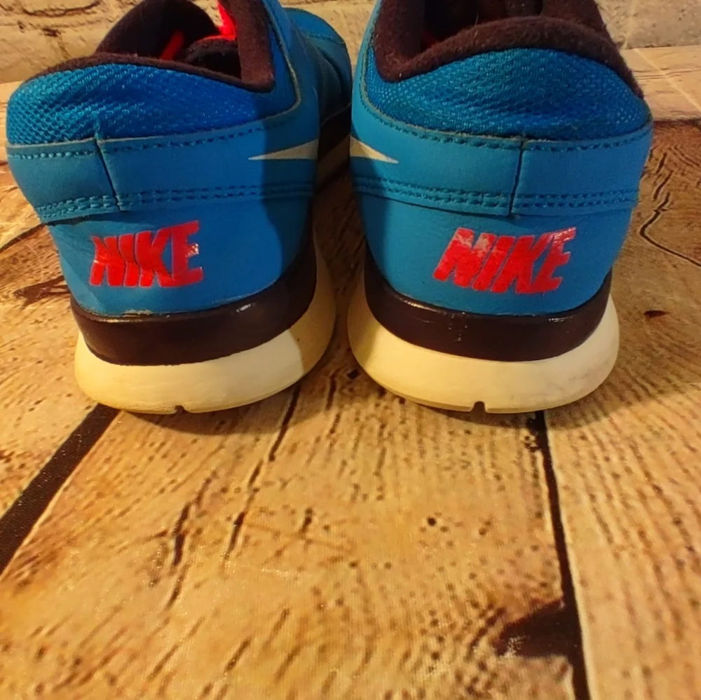 Nike Retro Women's Vintage Training Sneakers Blue Pink Sz 7
